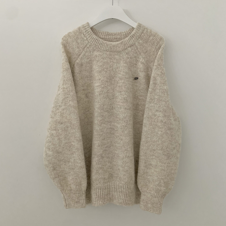 도톰 펜던트 아방핏 라운드넥 보카시 오트밀 알파카 겨울니트