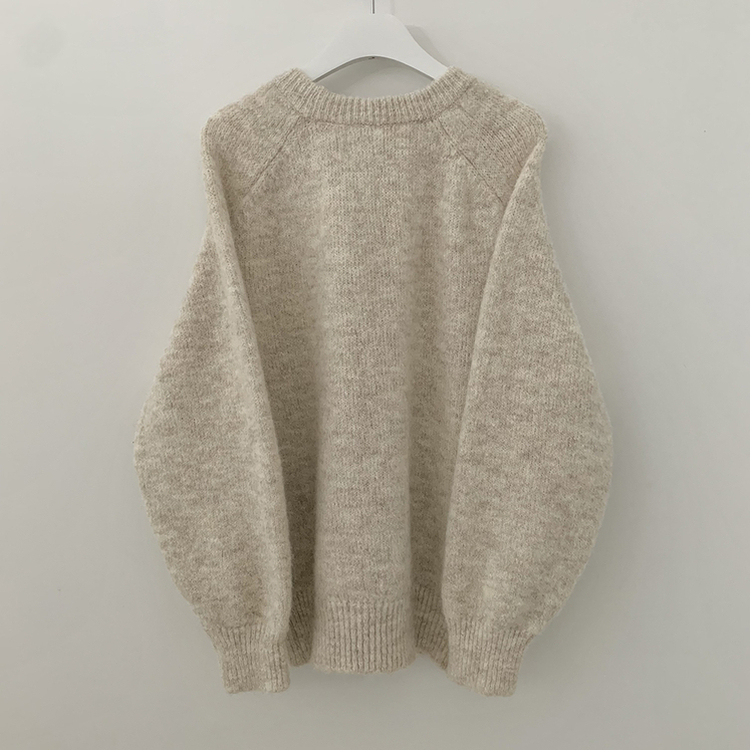 도톰 펜던트 아방핏 라운드넥 보카시 오트밀 알파카 겨울니트