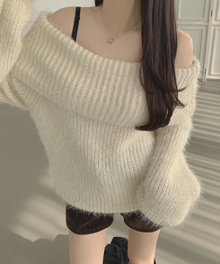 솔잎 가녀린 분위기 연말룩 크리스마스 오프숄더 니트 크림