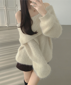 솔잎 가녀린 분위기 연말룩 크리스마스 오프숄더 니트 크림