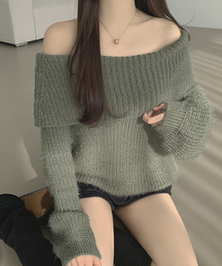 솔잎 가녀린 분위기 연말룩 크리스마스 오프숄더 니트 그레이