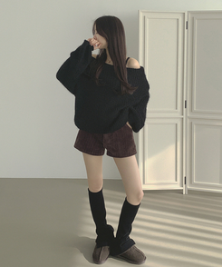 솔잎 가녀린 분위기 연말룩 크리스마스 오프숄더 니트 블랙