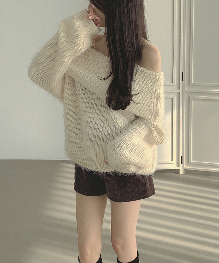 솔잎 가녀린 분위기 연말룩 크리스마스 오프숄더 니트 크림