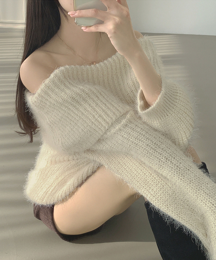 솔잎 가녀린 분위기 연말룩 크리스마스 오프숄더 니트 크림