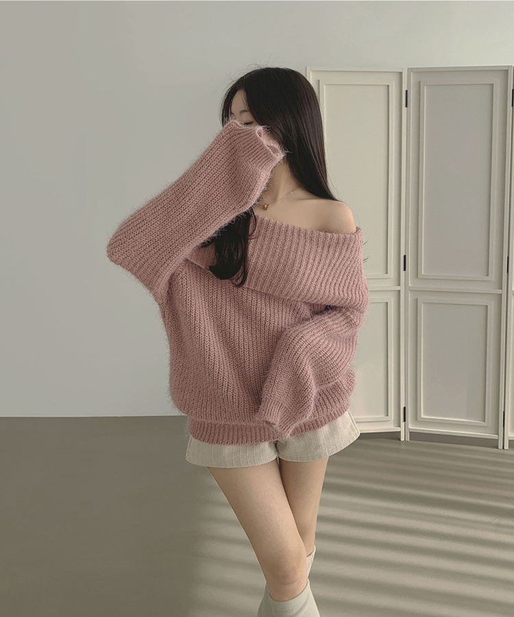 솔잎 가녀린 분위기 연말룩 크리스마스 오프숄더 니트 핑크