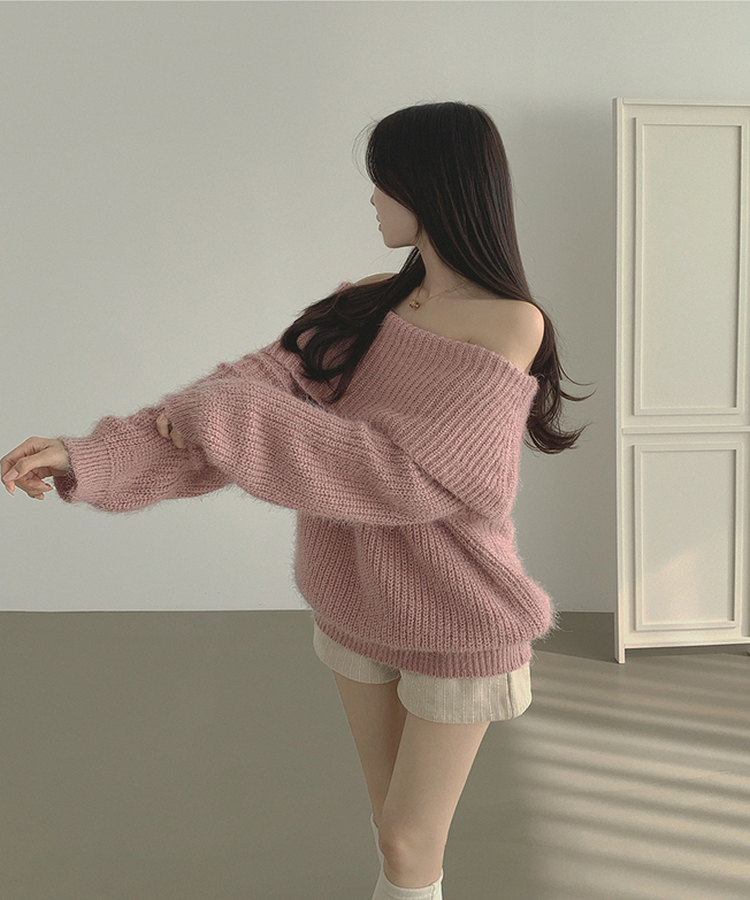 솔잎 가녀린 분위기 연말룩 크리스마스 오프숄더 니트 핑크