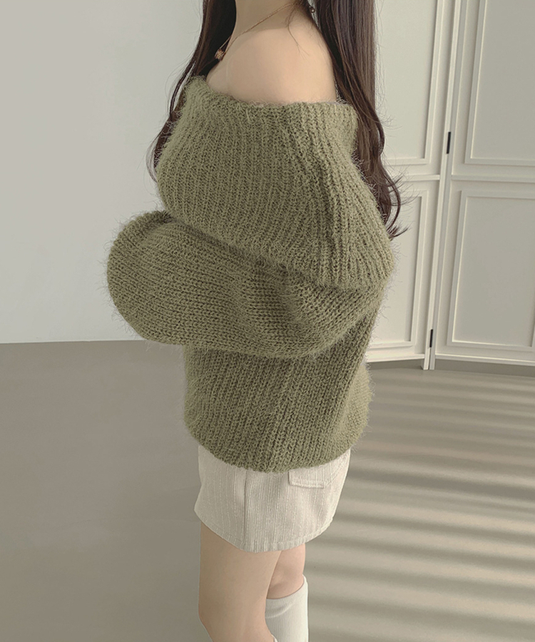 솔잎 가녀린 분위기 연말룩 크리스마스 오프숄더 니트 카키