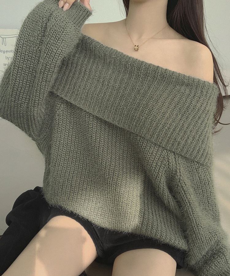 솔잎 가녀린 분위기 연말룩 크리스마스 오프숄더 니트 그레이