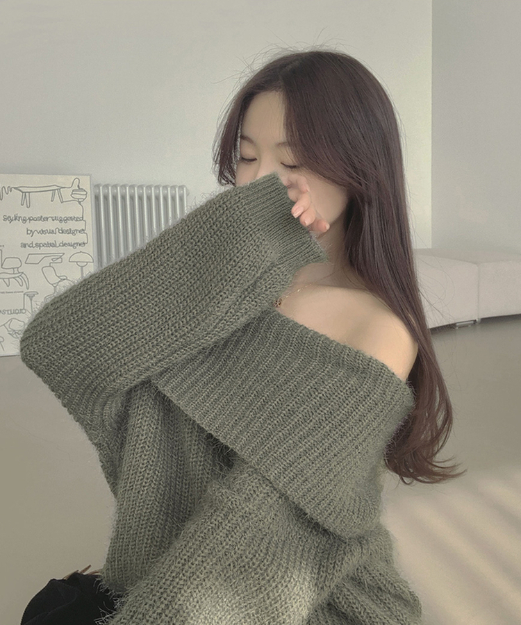 솔잎 가녀린 분위기 연말룩 크리스마스 오프숄더 니트 그레이