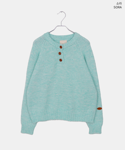 ヘンリーネックボタンオーバーニット