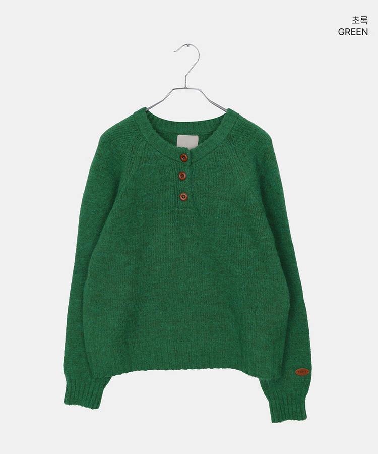 ヘンリーネックボタンオーバーニット