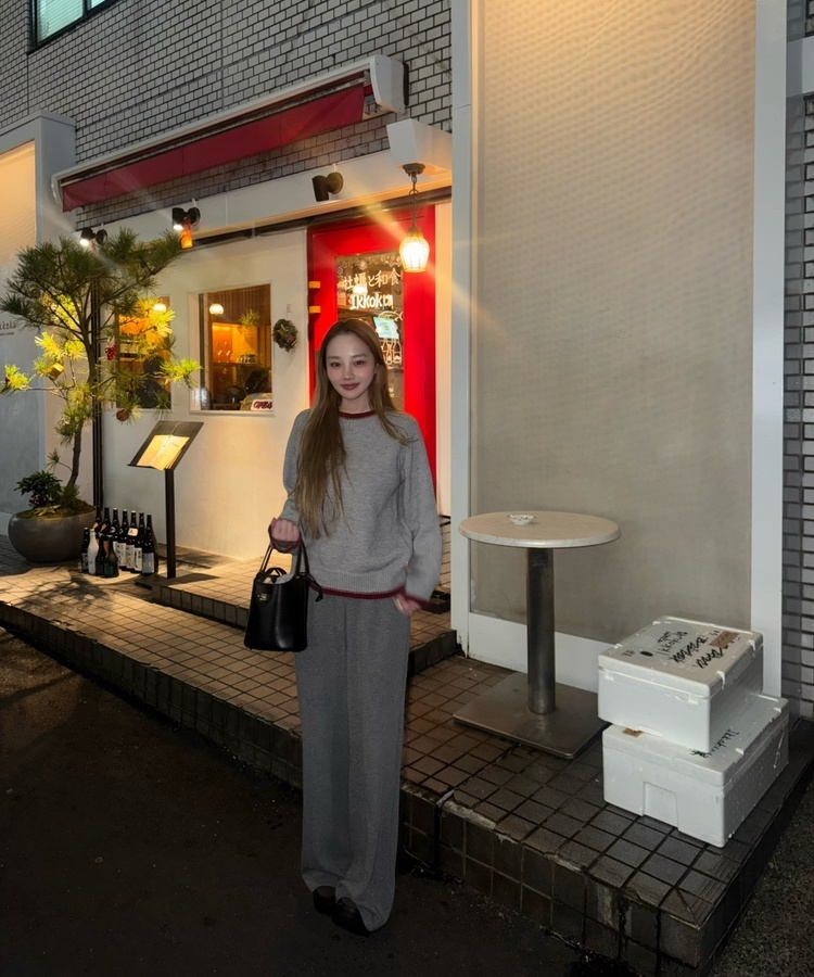 라운드 배색 니트 그레이