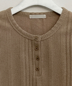 リブボタン長袖Tシャツ