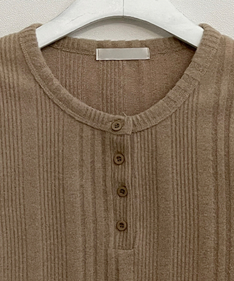 リブボタン長袖Tシャツ