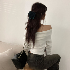 휘트니 겉기모 슬림핏 오프숄더 긴팔 티셔츠 크림