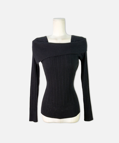 厚手スクエアオフショルダーニット