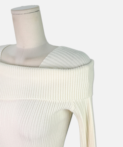 厚手スクエアオフショルダーニット