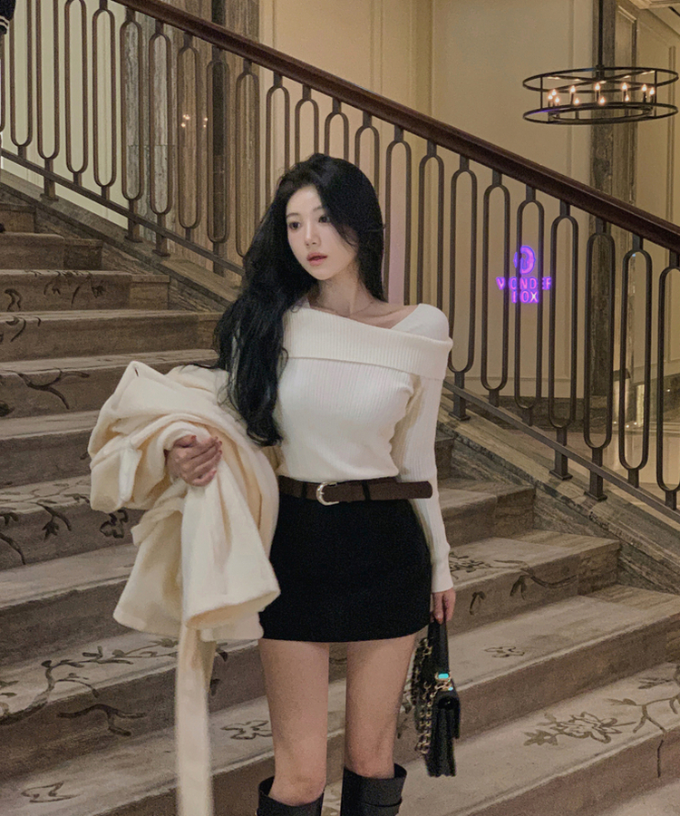 厚手スクエアオフショルダーニット IVORY