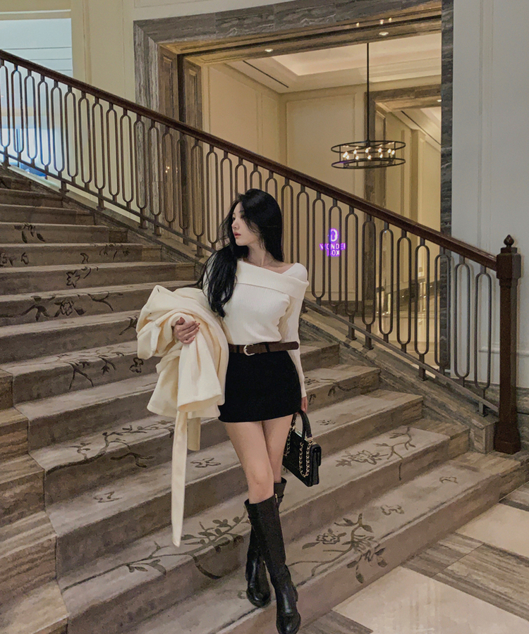 厚手スクエアオフショルダーニット IVORY