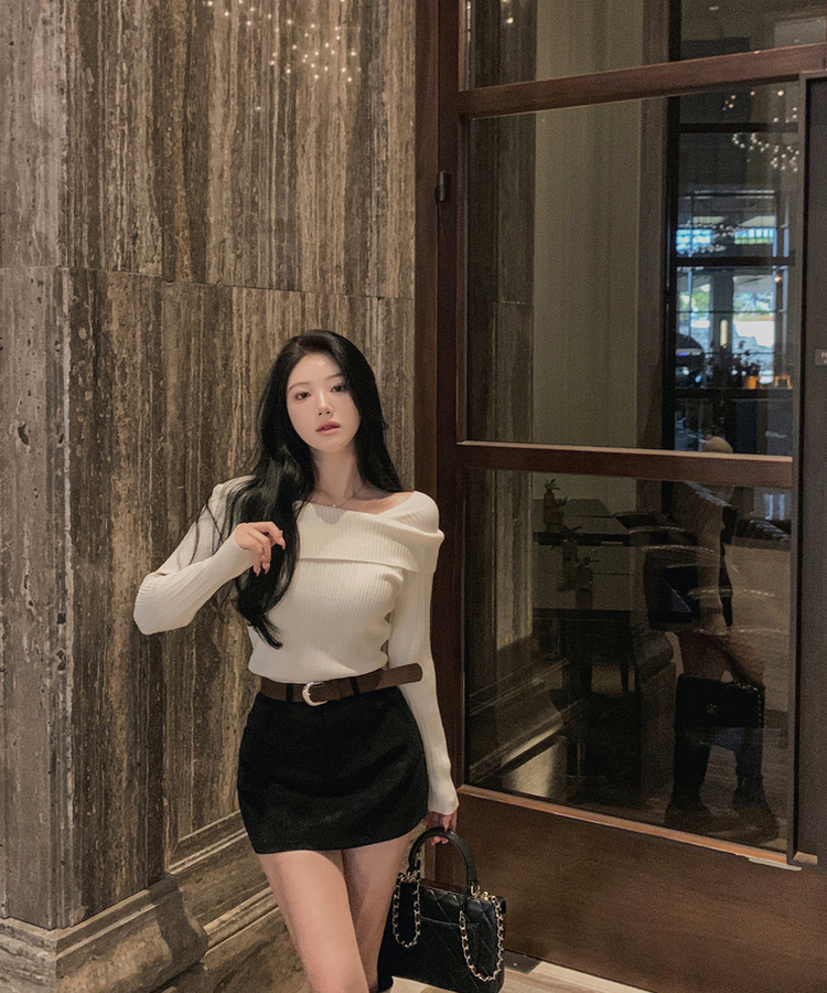 厚手スクエアオフショルダーニット IVORY