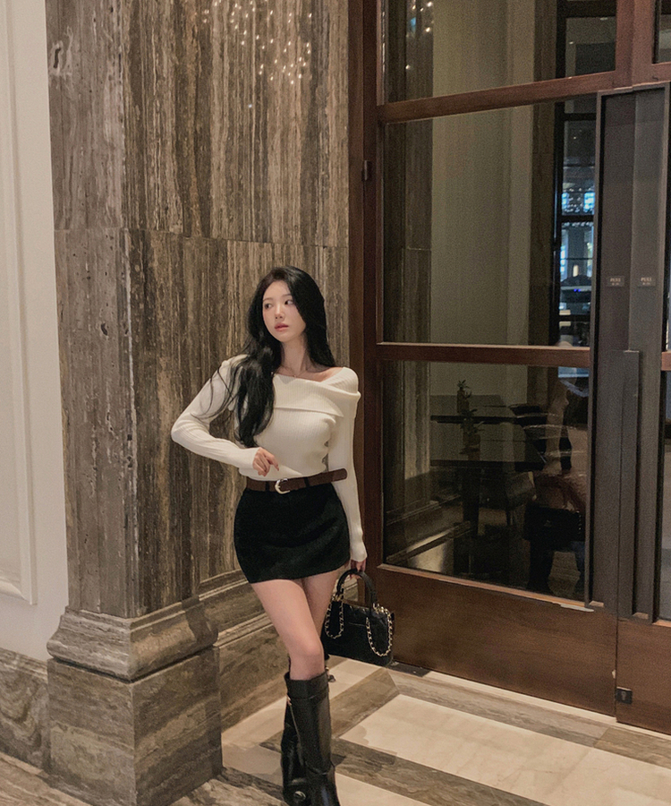 厚手スクエアオフショルダーニット IVORY