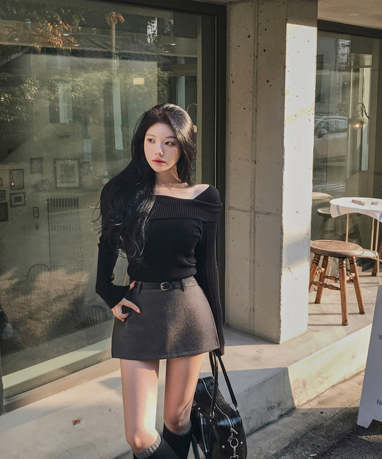 厚手スクエアオフショルダーニット BLACK