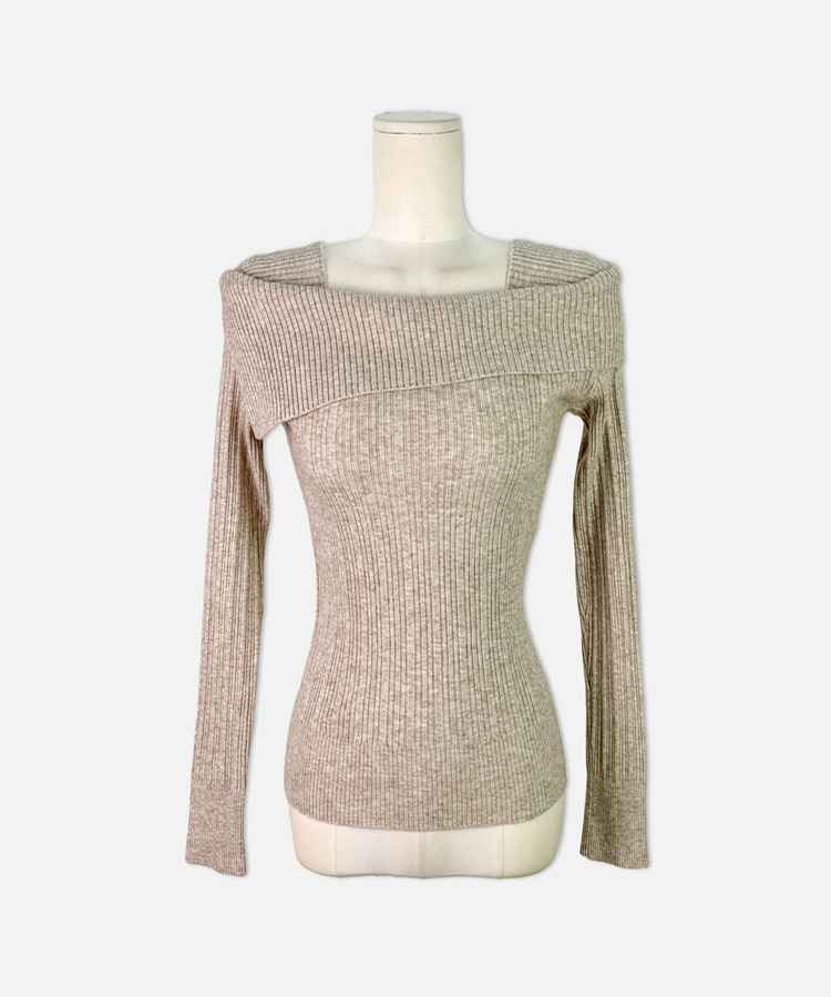 厚手スクエアオフショルダーニット