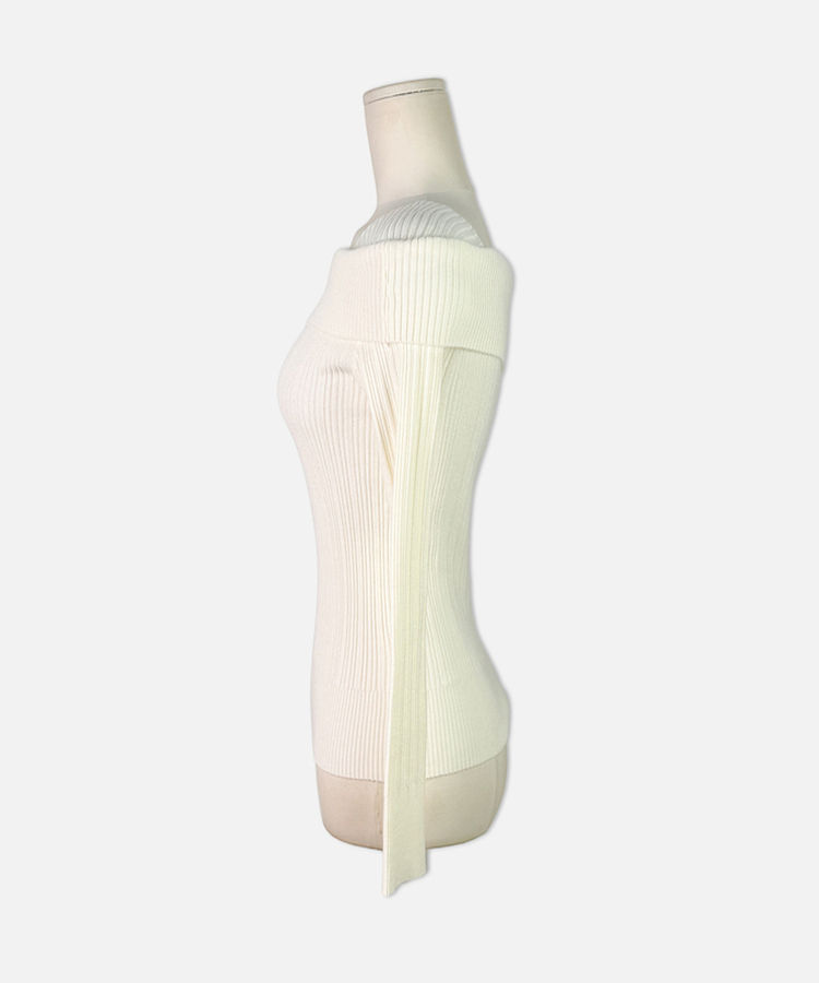 厚手スクエアオフショルダーニット