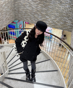 더블 버튼 누빔 숏 코트 블랙