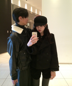 더블 버튼 누빔 숏 코트 블랙