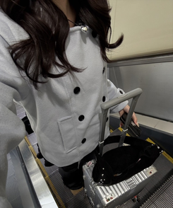 더블 버튼 누빔 숏 코트 소라