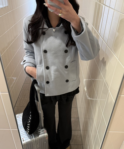 더블 버튼 누빔 숏 코트 소라