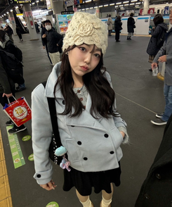 더블 버튼 누빔 숏 코트 소라