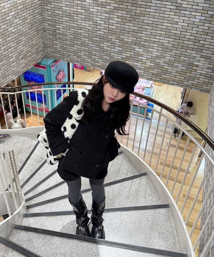 더블 버튼 누빔 숏 코트 블랙