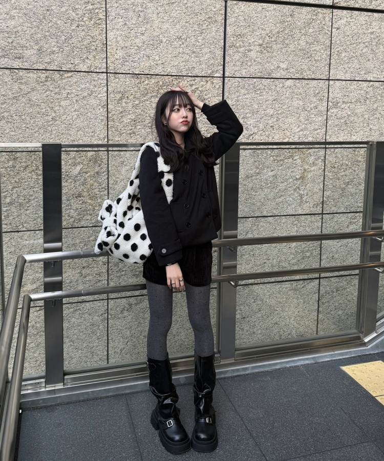 더블 버튼 누빔 숏 코트 블랙