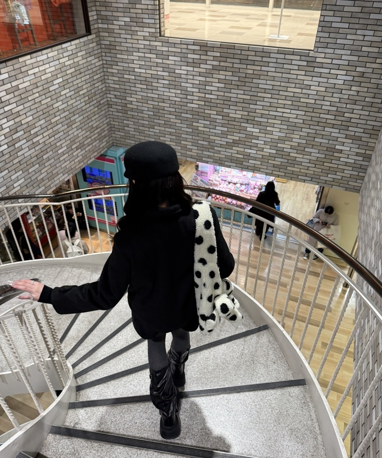 더블 버튼 누빔 숏 코트 블랙