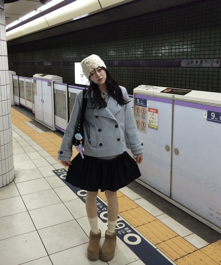 더블 버튼 누빔 숏 코트 소라