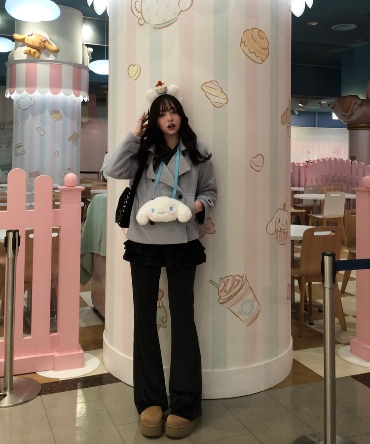 더블 버튼 누빔 숏 코트 소라