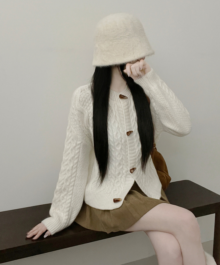 허밍꽈배기떡볶이더플세미크롭니트가디건 아이보리