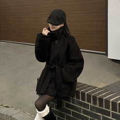 연말룩추천하이넥 단추 허리벨트끈 누빔 하프 로브 반코트 박시핏 자켓 블랙