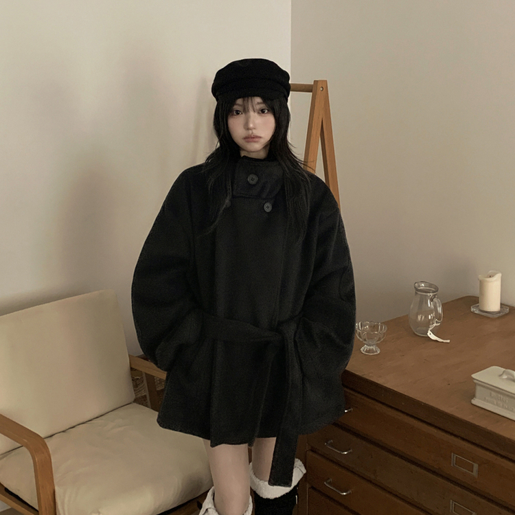 연말룩추천하이넥 단추 허리벨트끈 누빔 하프 로브 반코트 박시핏 자켓 블랙