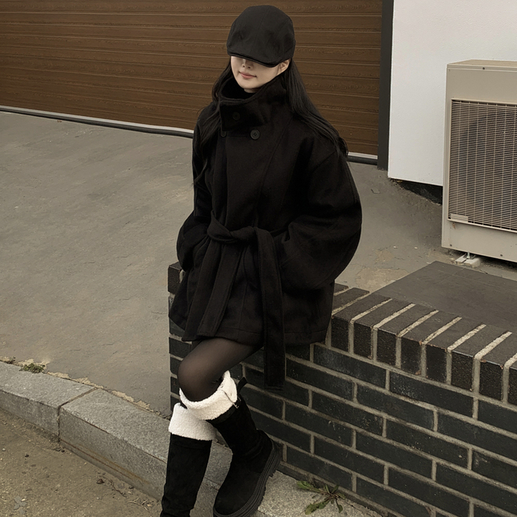 연말룩추천하이넥 단추 허리벨트끈 누빔 하프 로브 반코트 박시핏 자켓 블랙