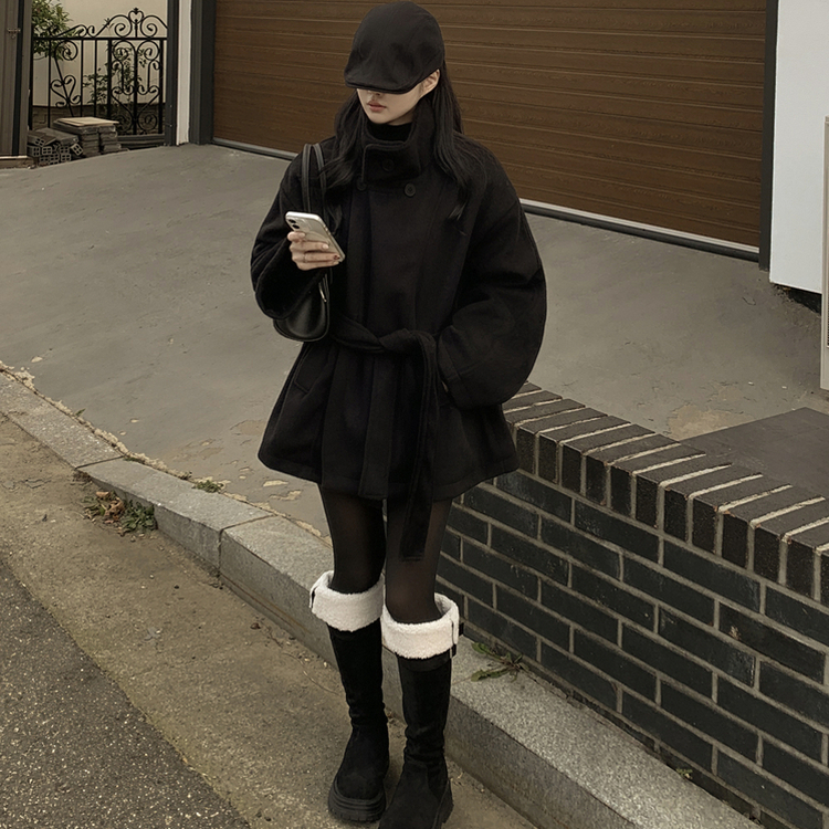 연말룩추천하이넥 단추 허리벨트끈 누빔 하프 로브 반코트 박시핏 자켓 블랙