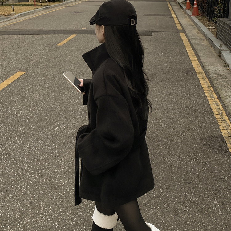 연말룩추천하이넥 단추 허리벨트끈 누빔 하프 로브 반코트 박시핏 자켓 블랙