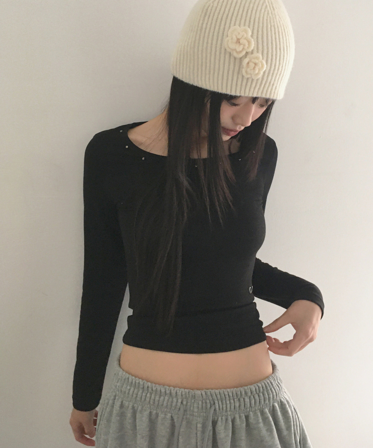 르하 스터드 라운드넥 슬림 티셔츠 검정