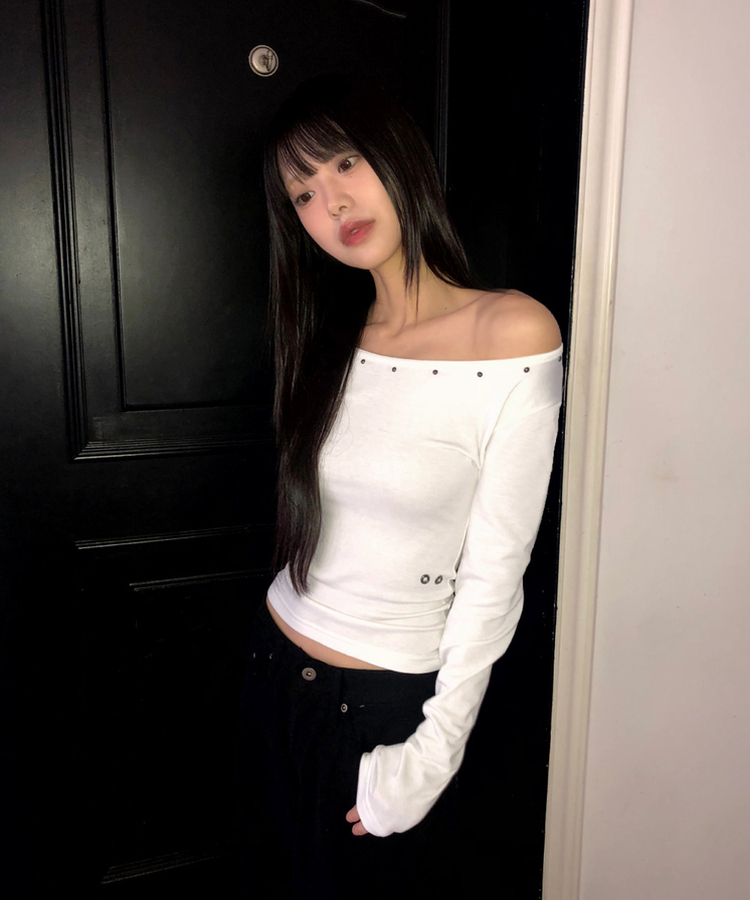 르하 스터드 라운드넥 슬림 티셔츠 아이