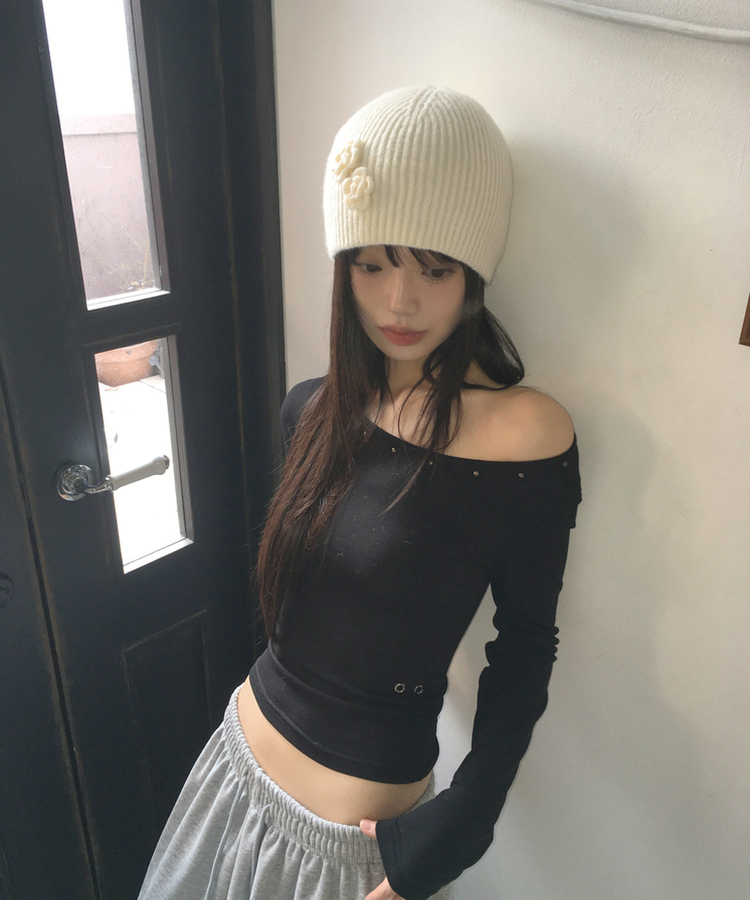 르하 스터드 라운드넥 슬림 티셔츠 검정