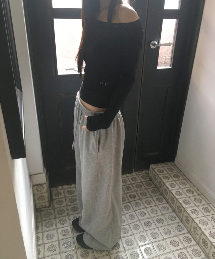 르하 스터드 라운드넥 슬림 티셔츠 검정