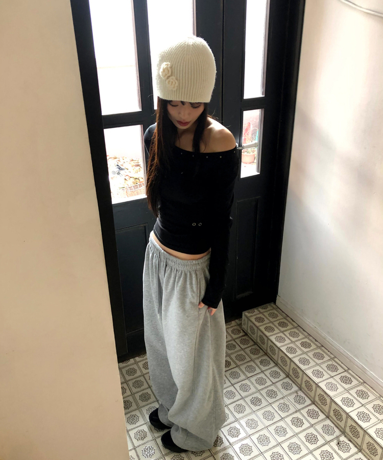 르하 스터드 라운드넥 슬림 티셔츠 검정