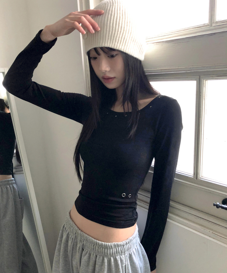 르하 스터드 라운드넥 슬림 티셔츠 검정